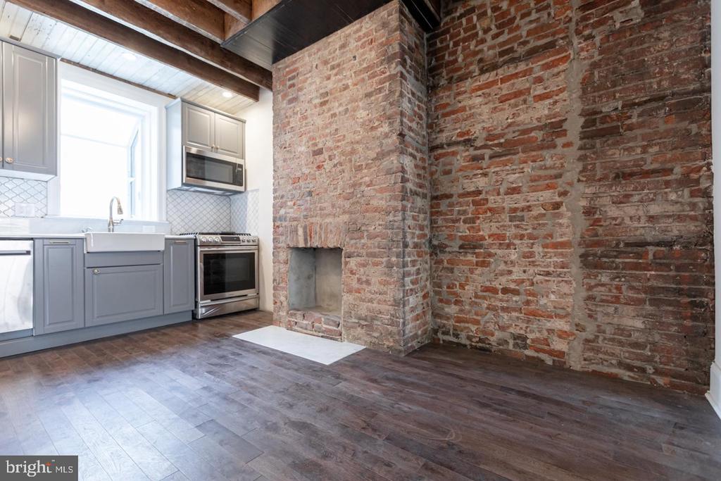 130 W LAUREL STREET 2