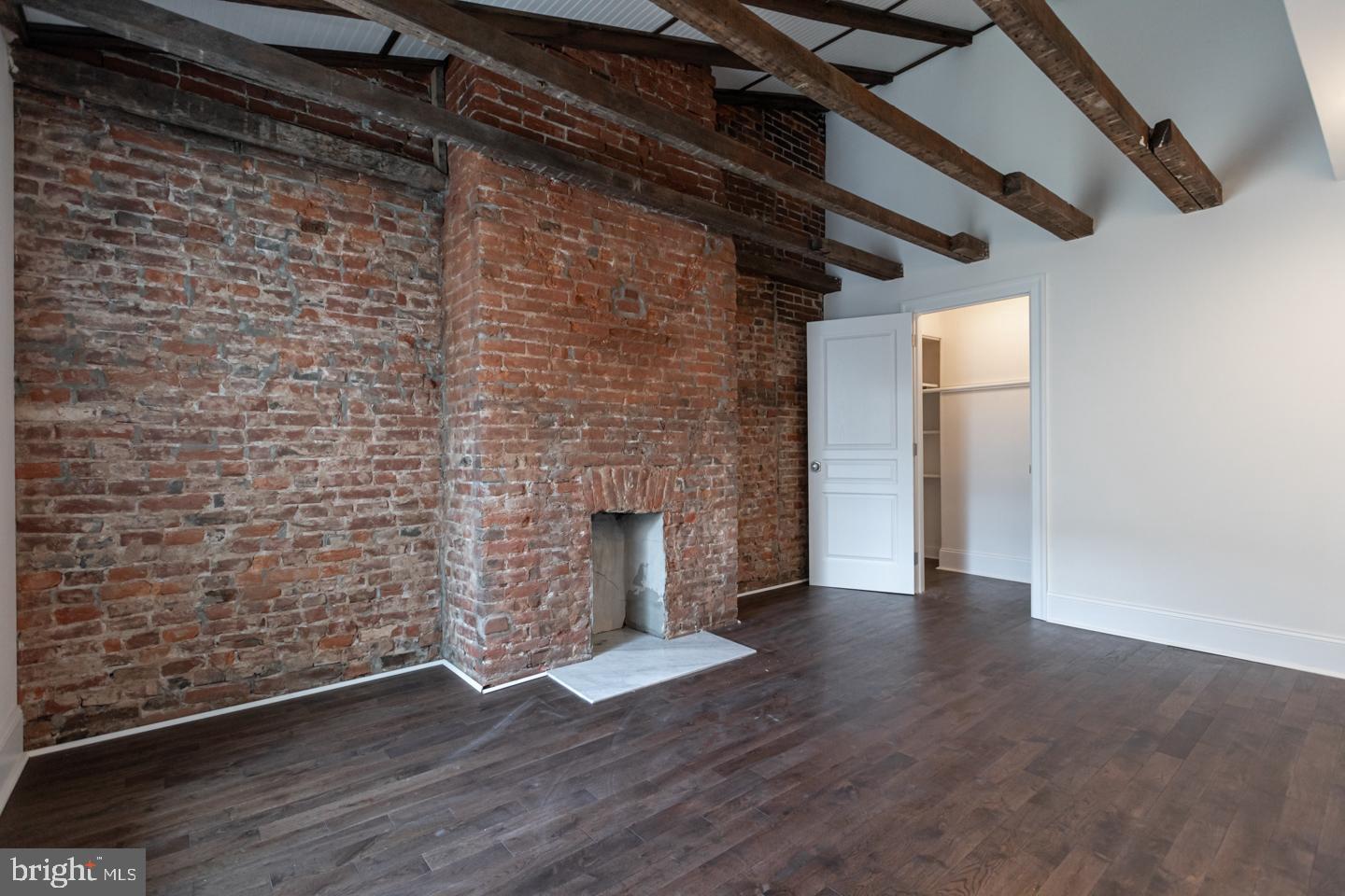 130 W LAUREL STREET 2