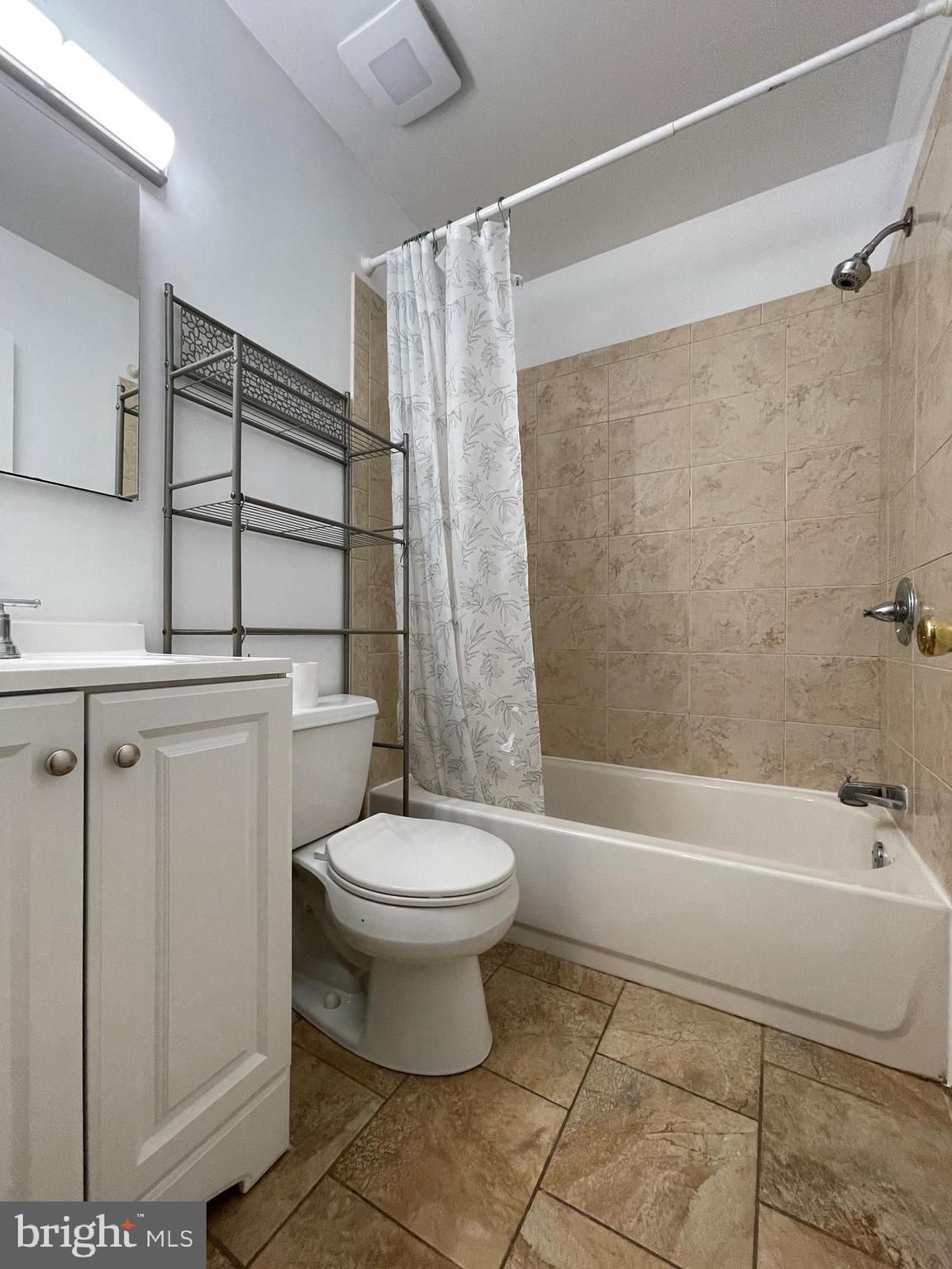 1911 S BOUVIER STREET