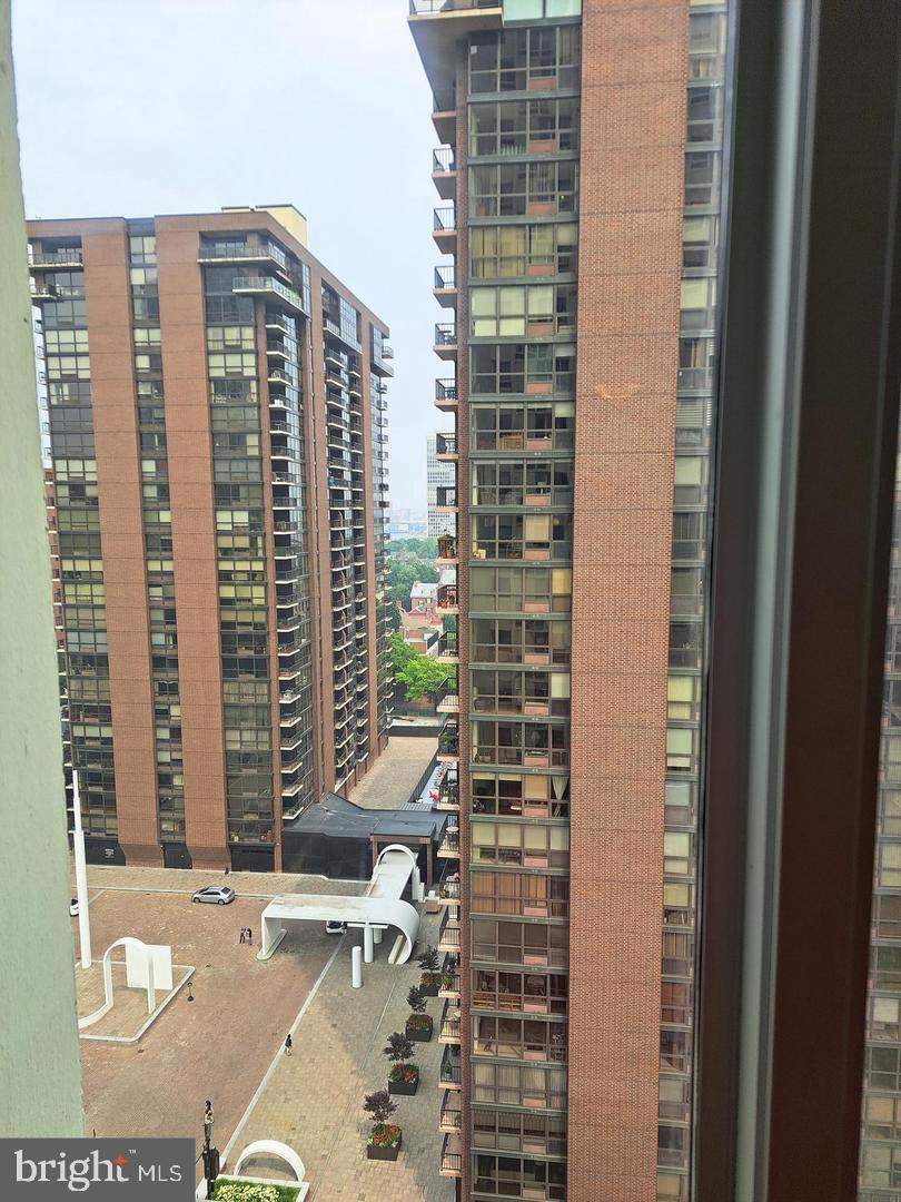 604 S WASHINGTON SQUARE 36 1401