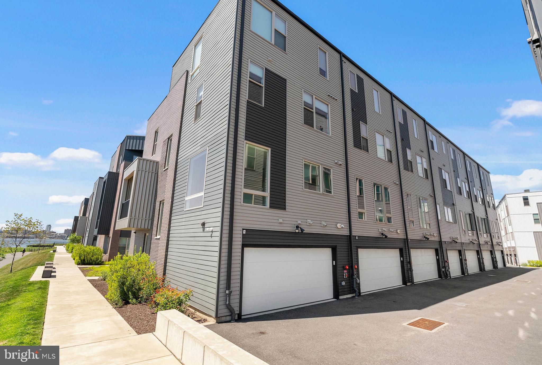 3213 BIRCHVIEW WALK