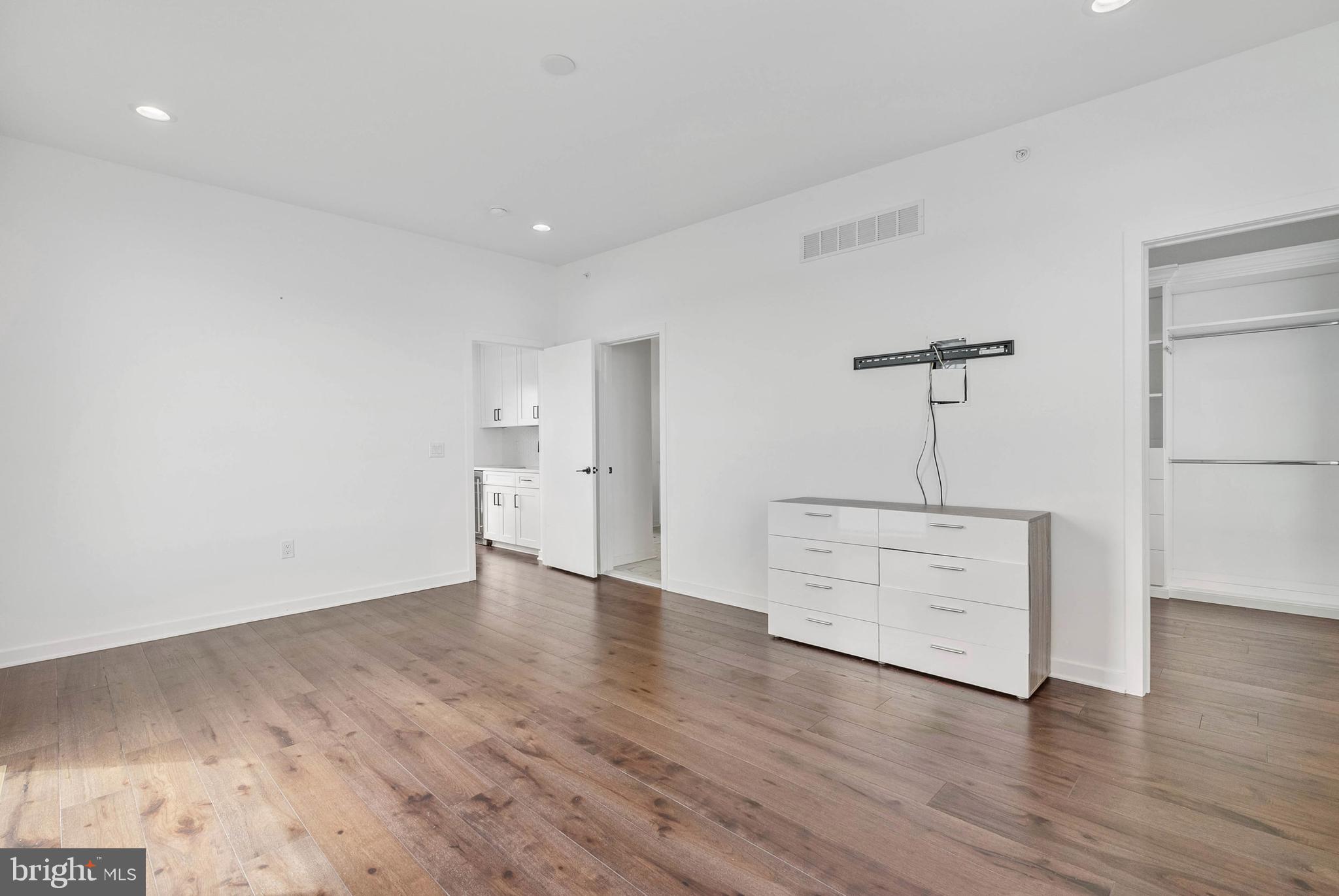 3213 BIRCHVIEW WALK