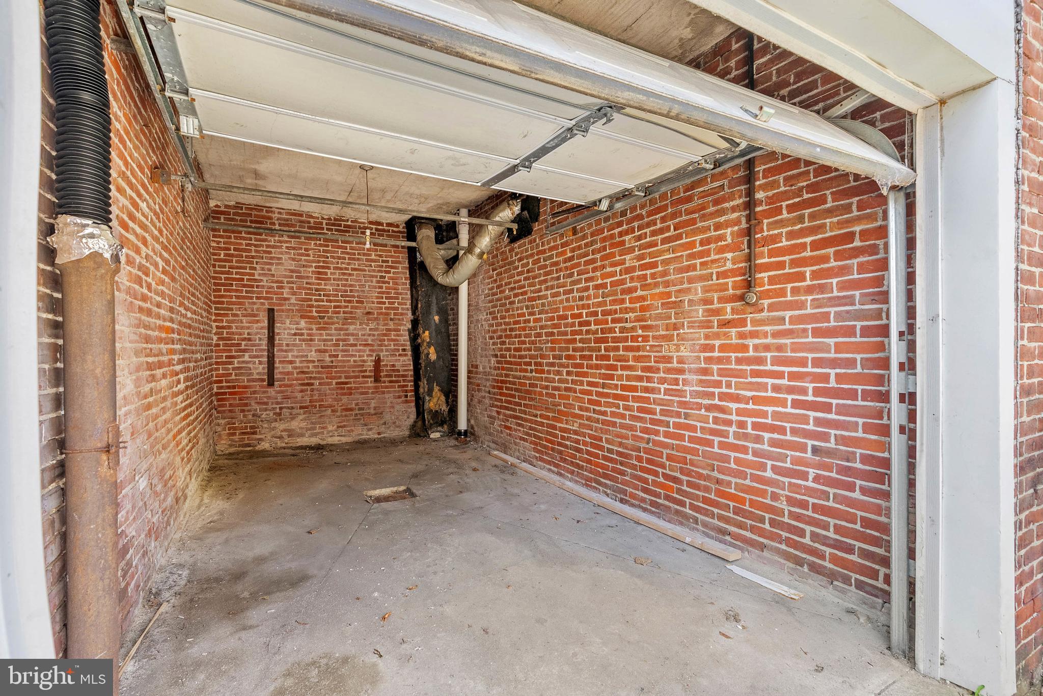 6121 COBBS CREEK PARKWAY