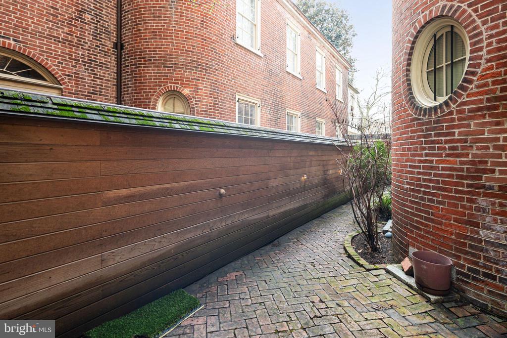 334 SPRUCE STREET