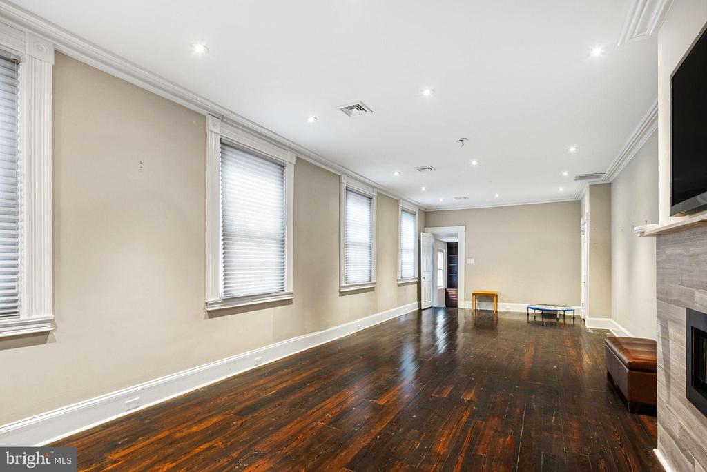 334 SPRUCE STREET