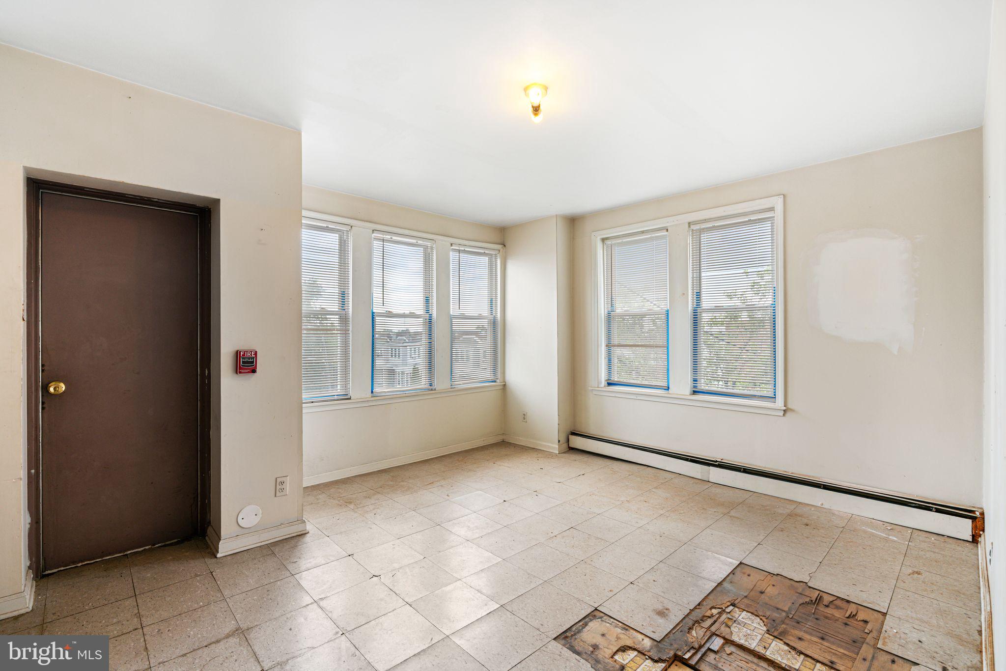 6452 LANSDOWNE AVENUE