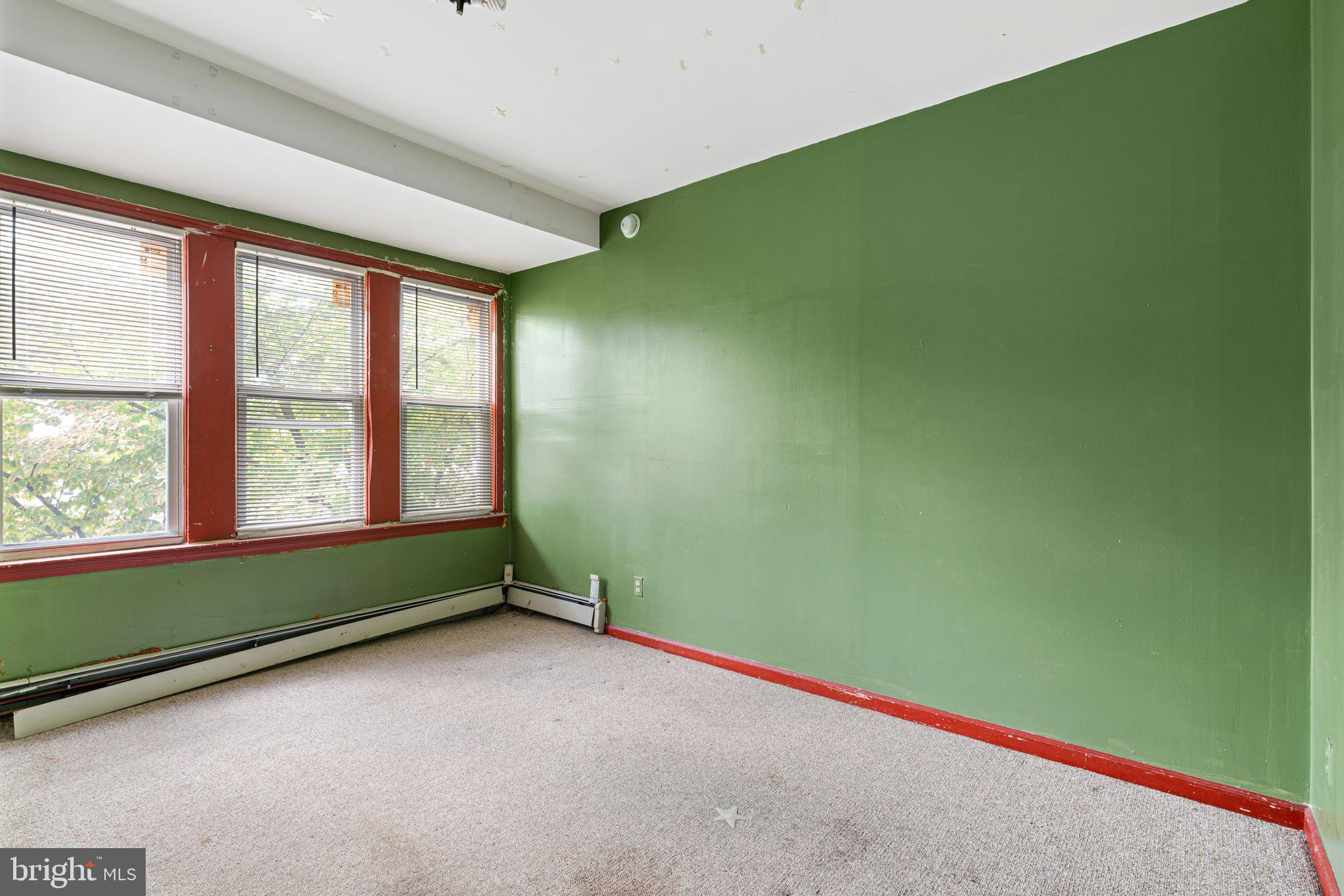 6452 LANSDOWNE AVENUE