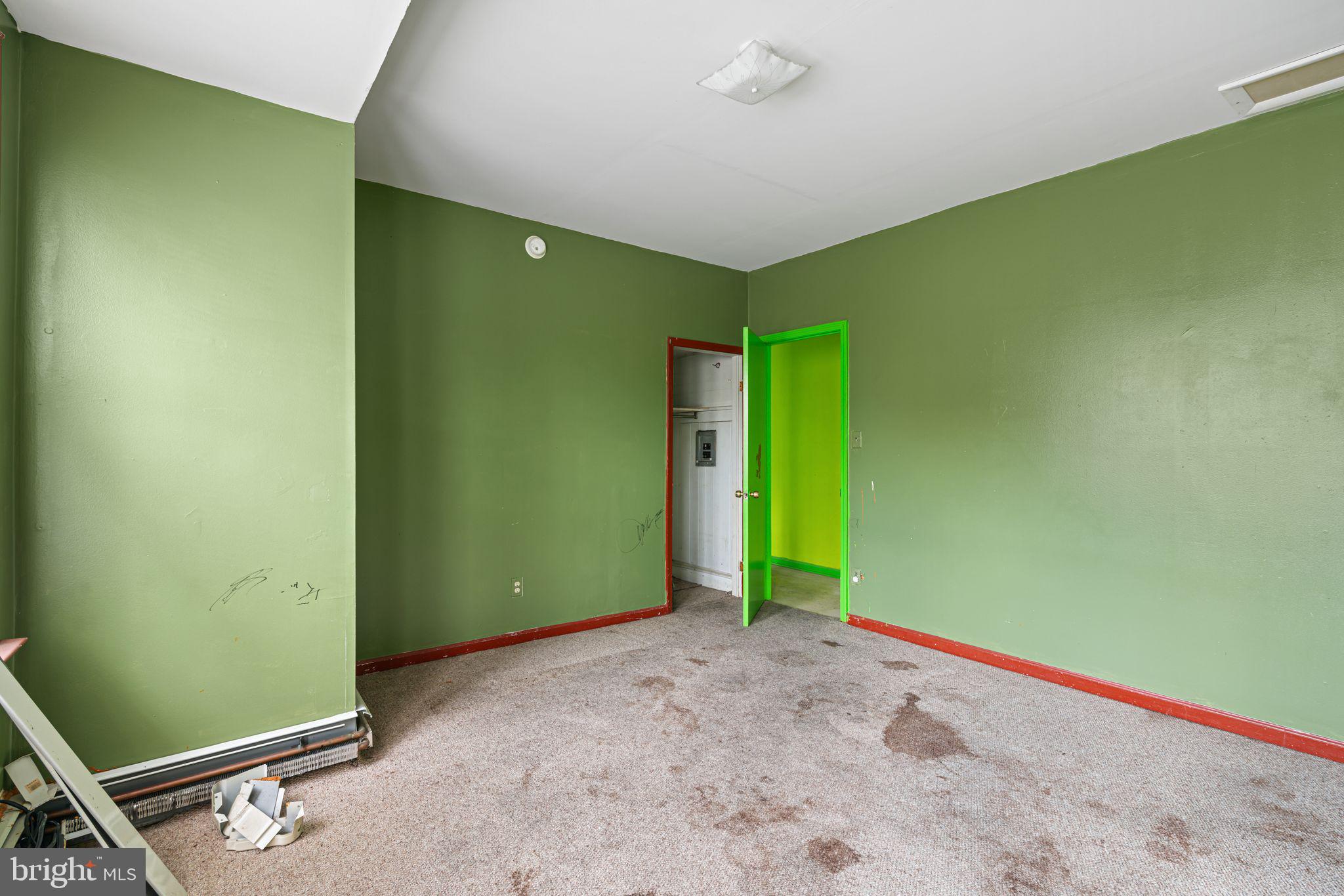 6452 LANSDOWNE AVENUE