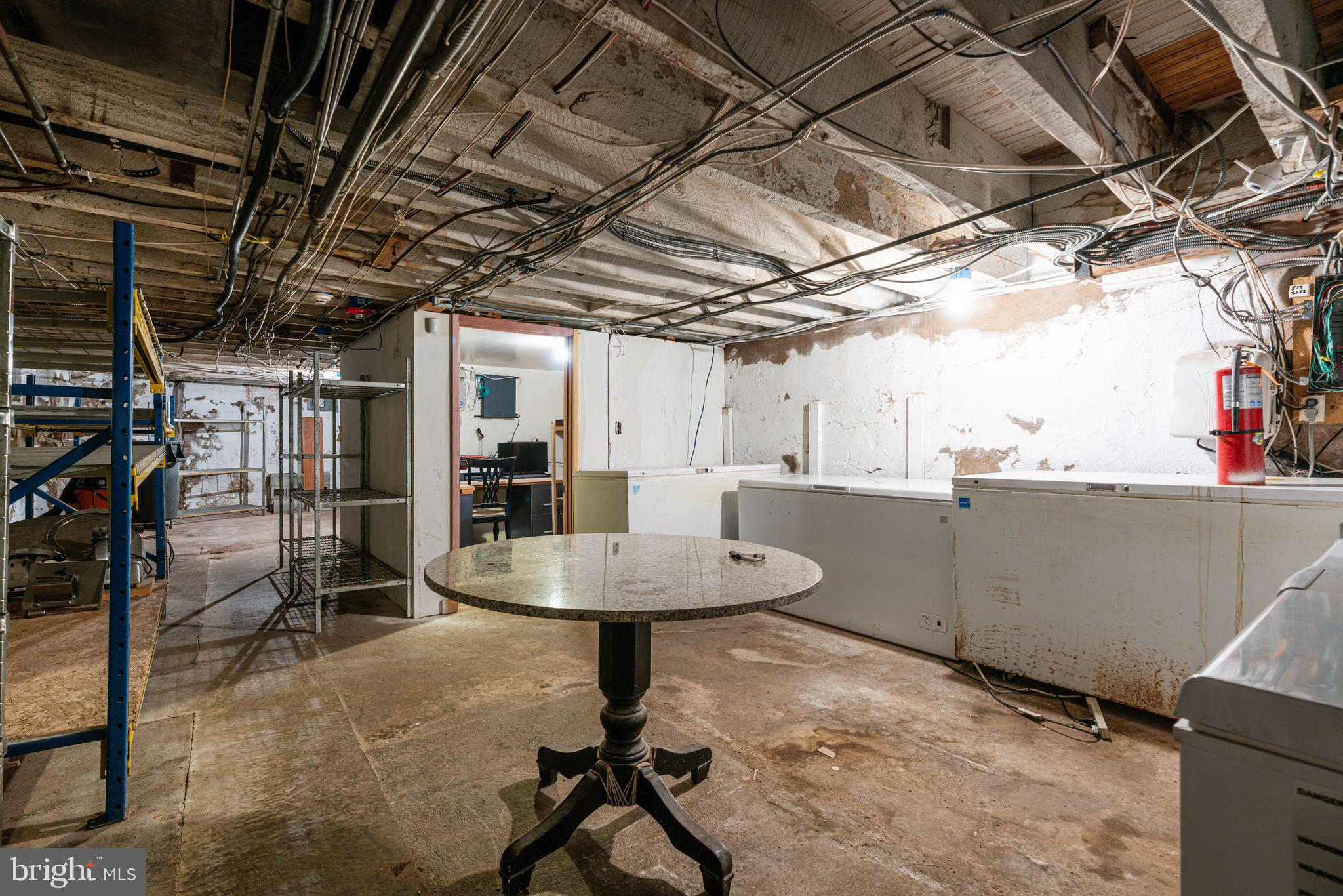 6452 LANSDOWNE AVENUE