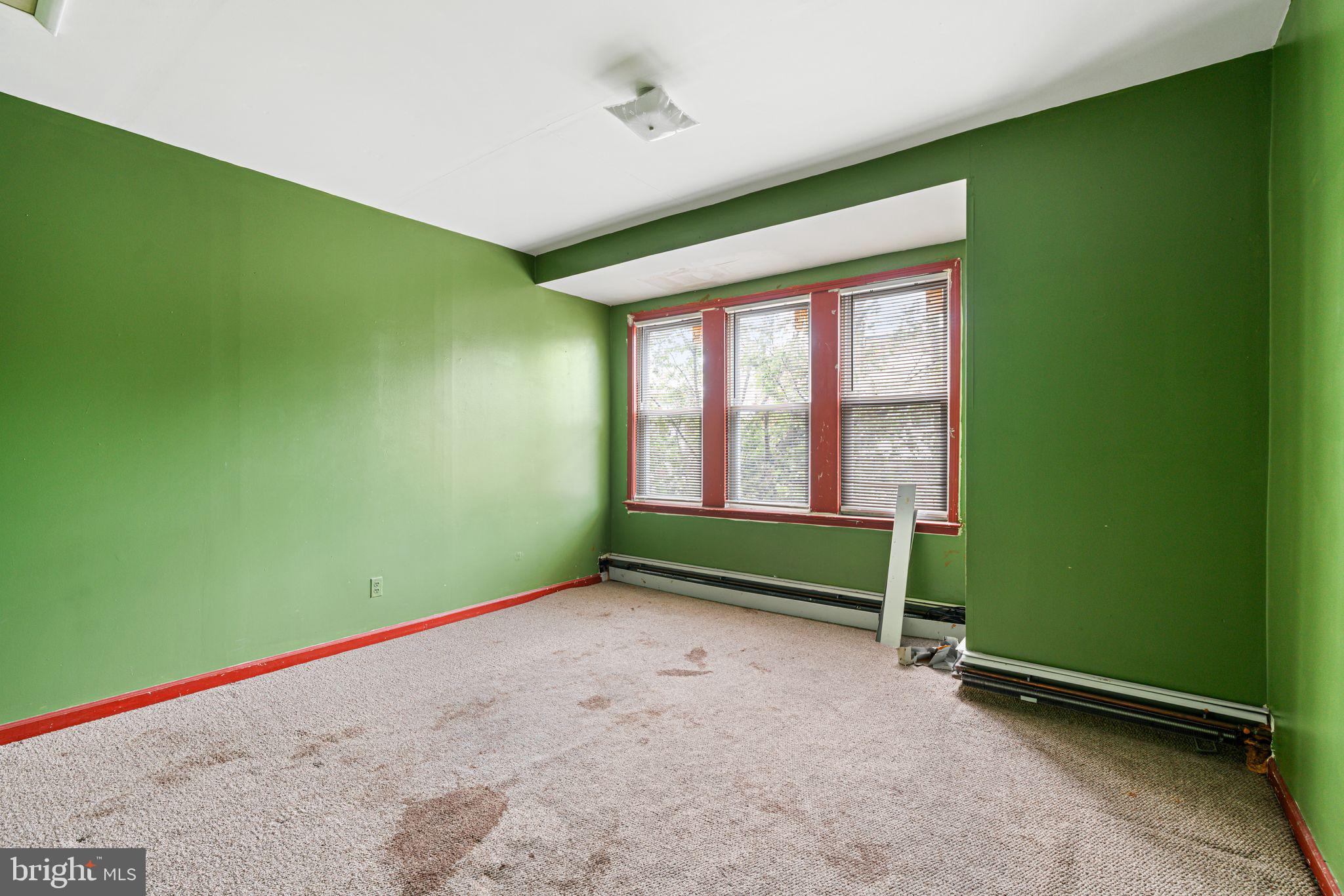 6452 LANSDOWNE AVENUE