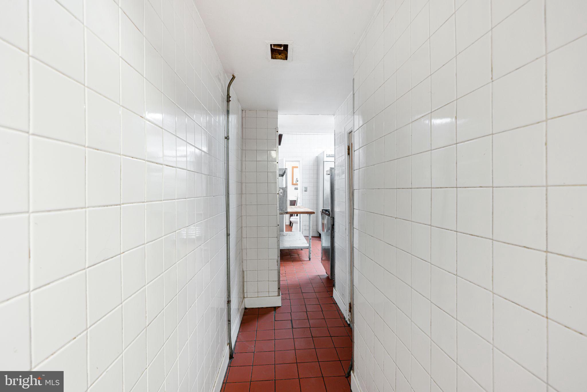 6452 LANSDOWNE AVENUE