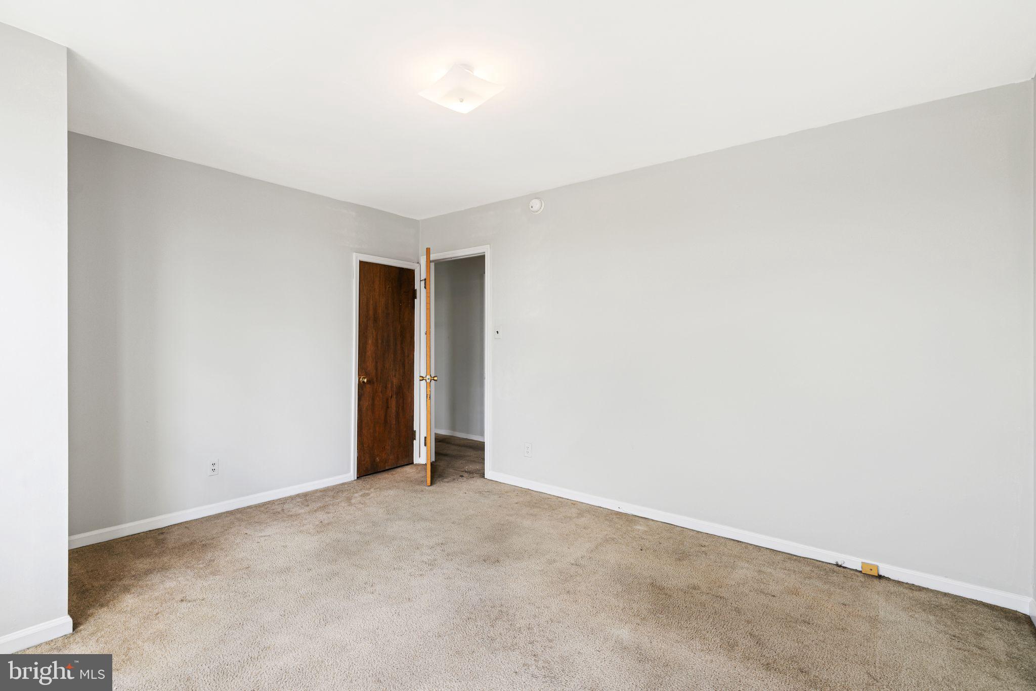 6452 LANSDOWNE AVENUE