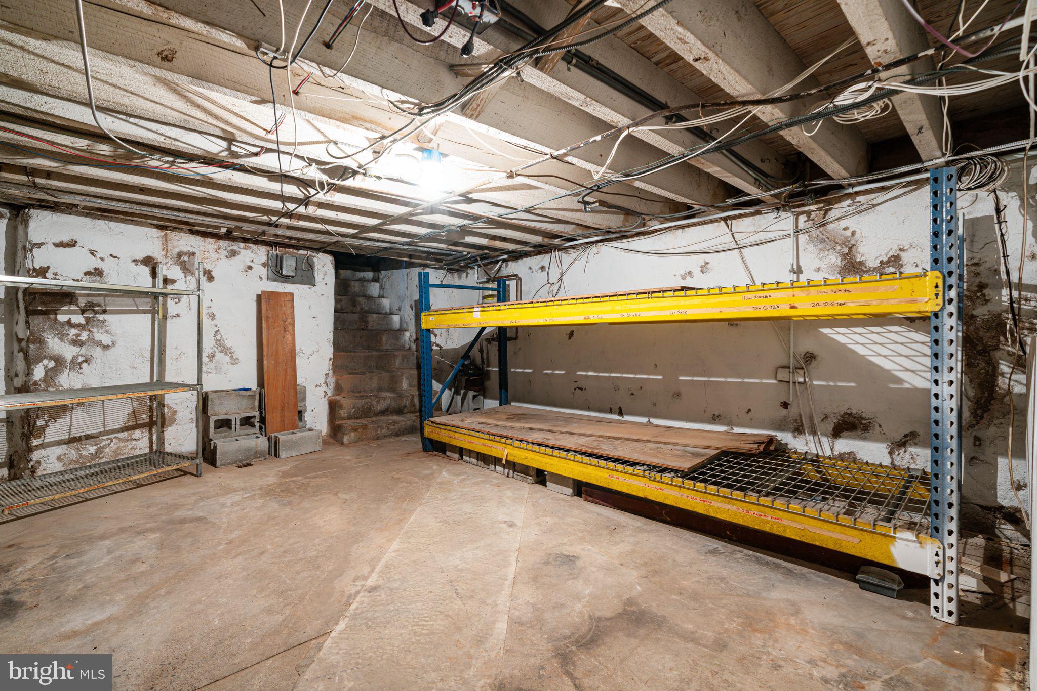 6452 LANSDOWNE AVENUE