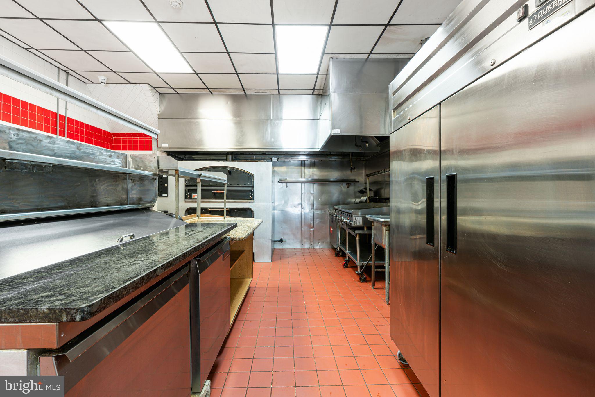 6452 LANSDOWNE AVENUE