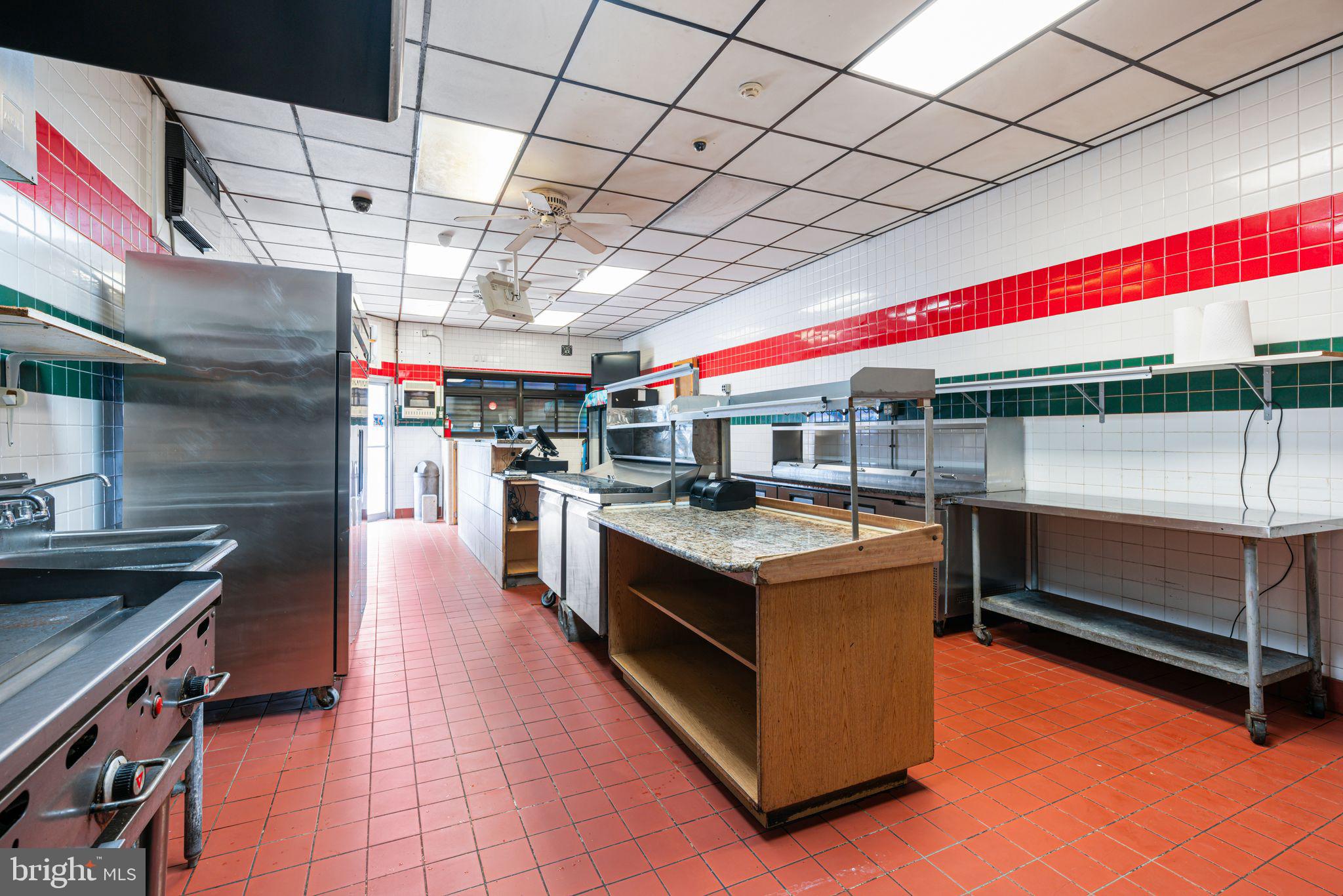 6452 LANSDOWNE AVENUE