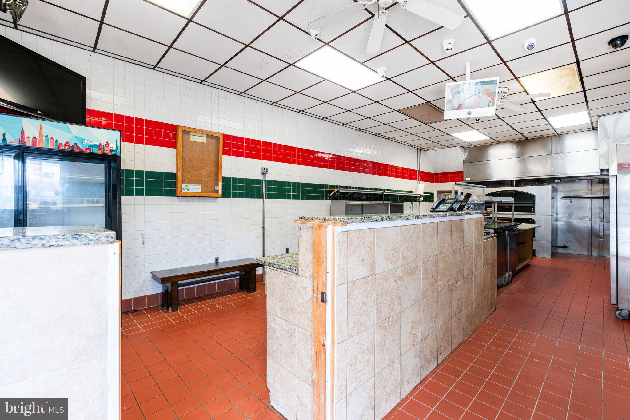 6452 LANSDOWNE AVENUE