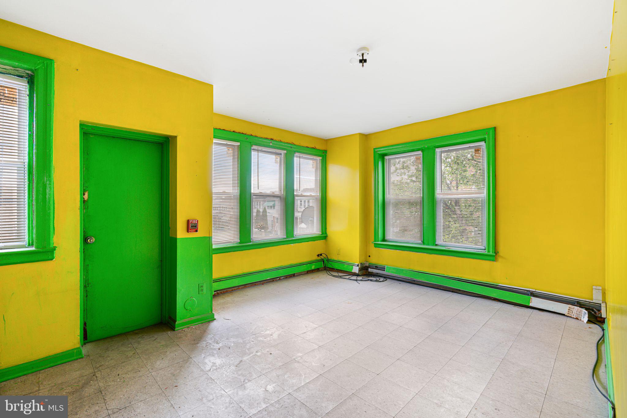 6452 LANSDOWNE AVENUE