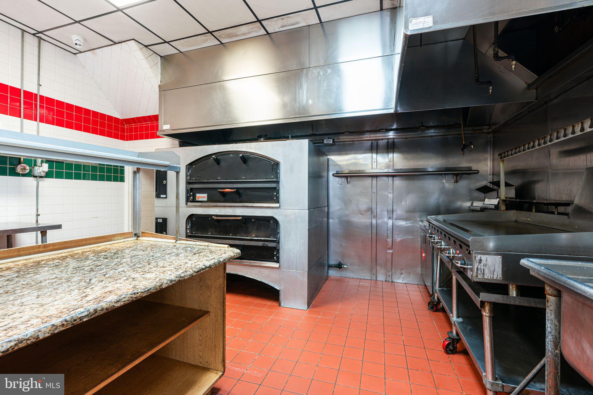 6452 LANSDOWNE AVENUE