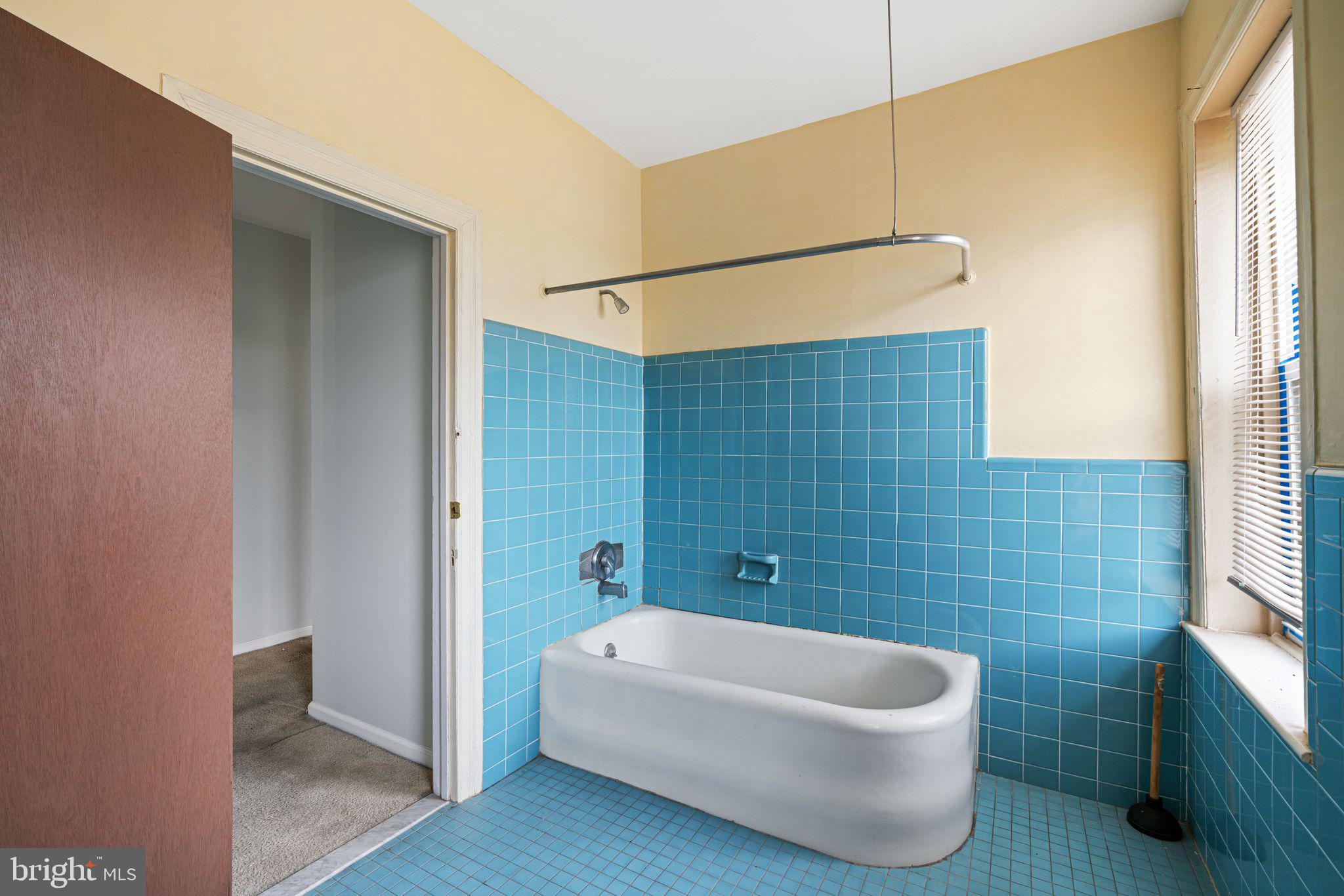 6452 LANSDOWNE AVENUE