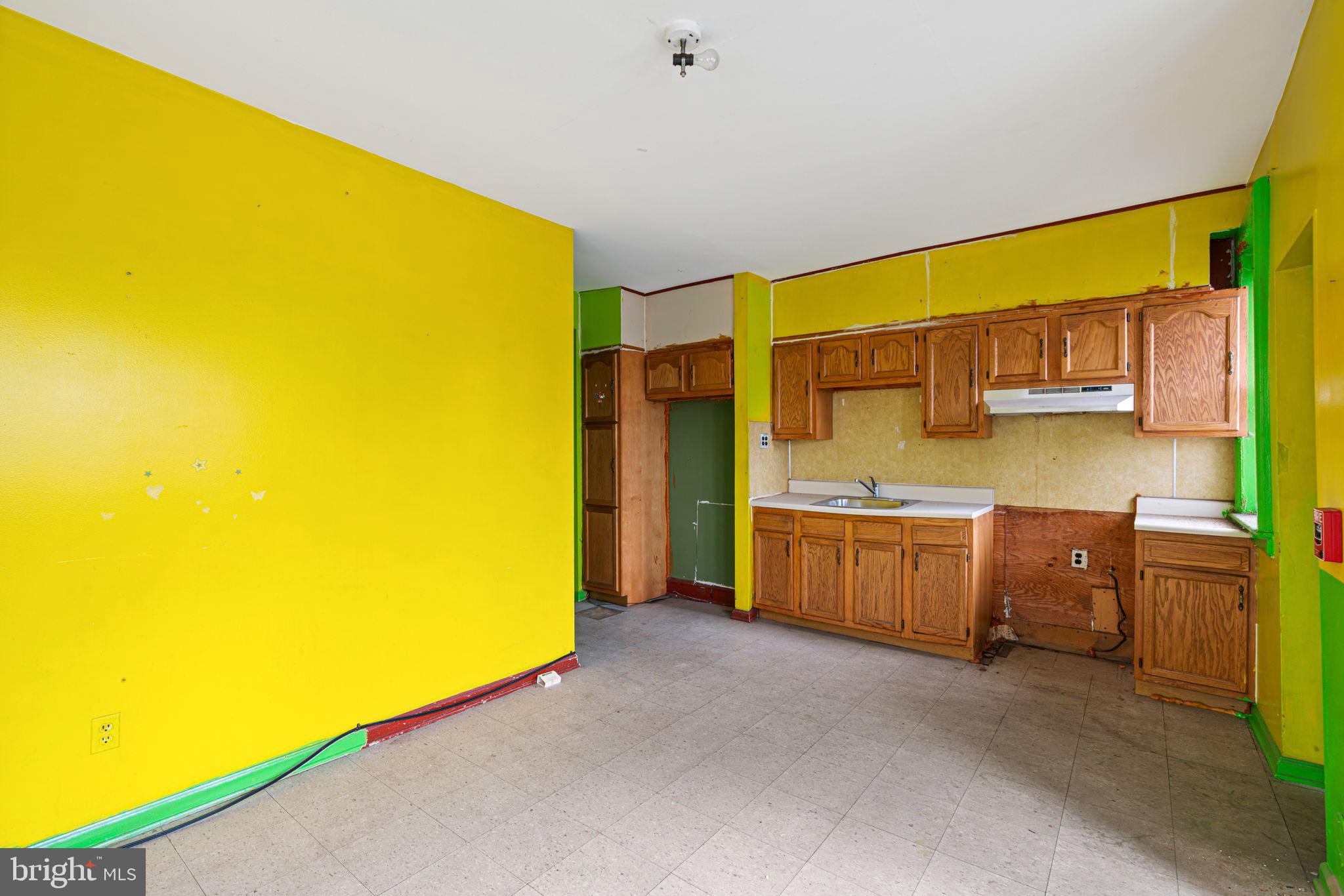 6452 LANSDOWNE AVENUE