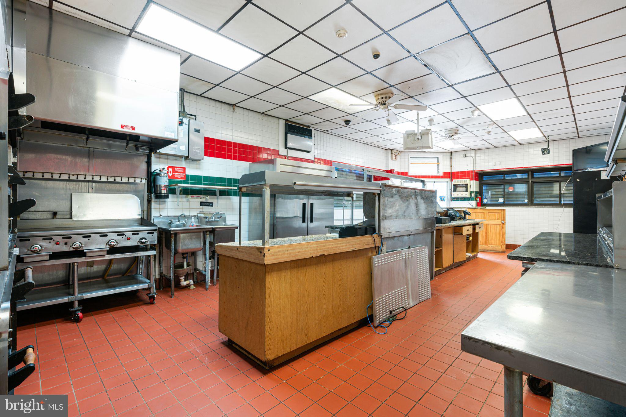 6452 LANSDOWNE AVENUE