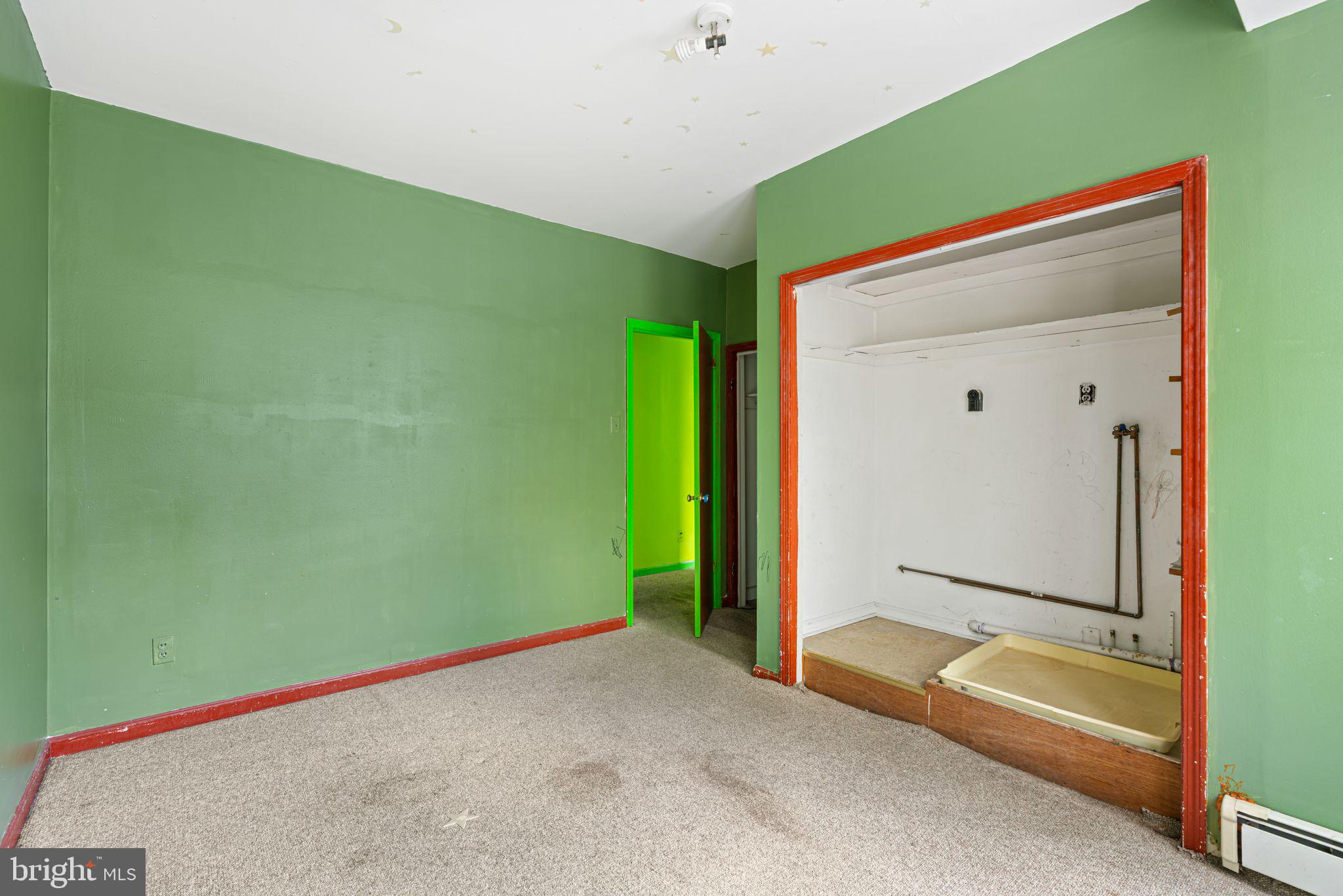 6452 LANSDOWNE AVENUE