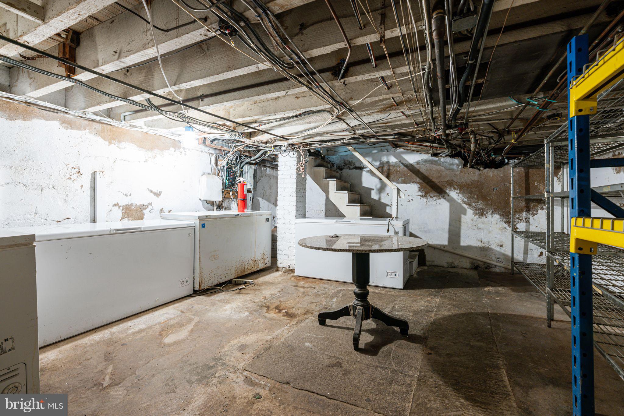 6452 LANSDOWNE AVENUE