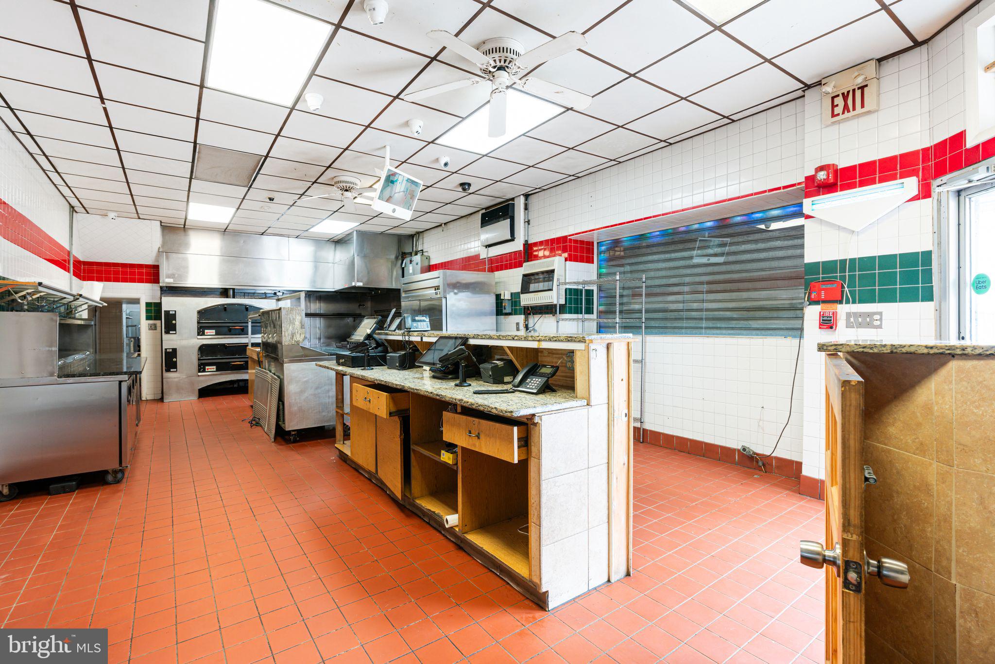 6452 LANSDOWNE AVENUE