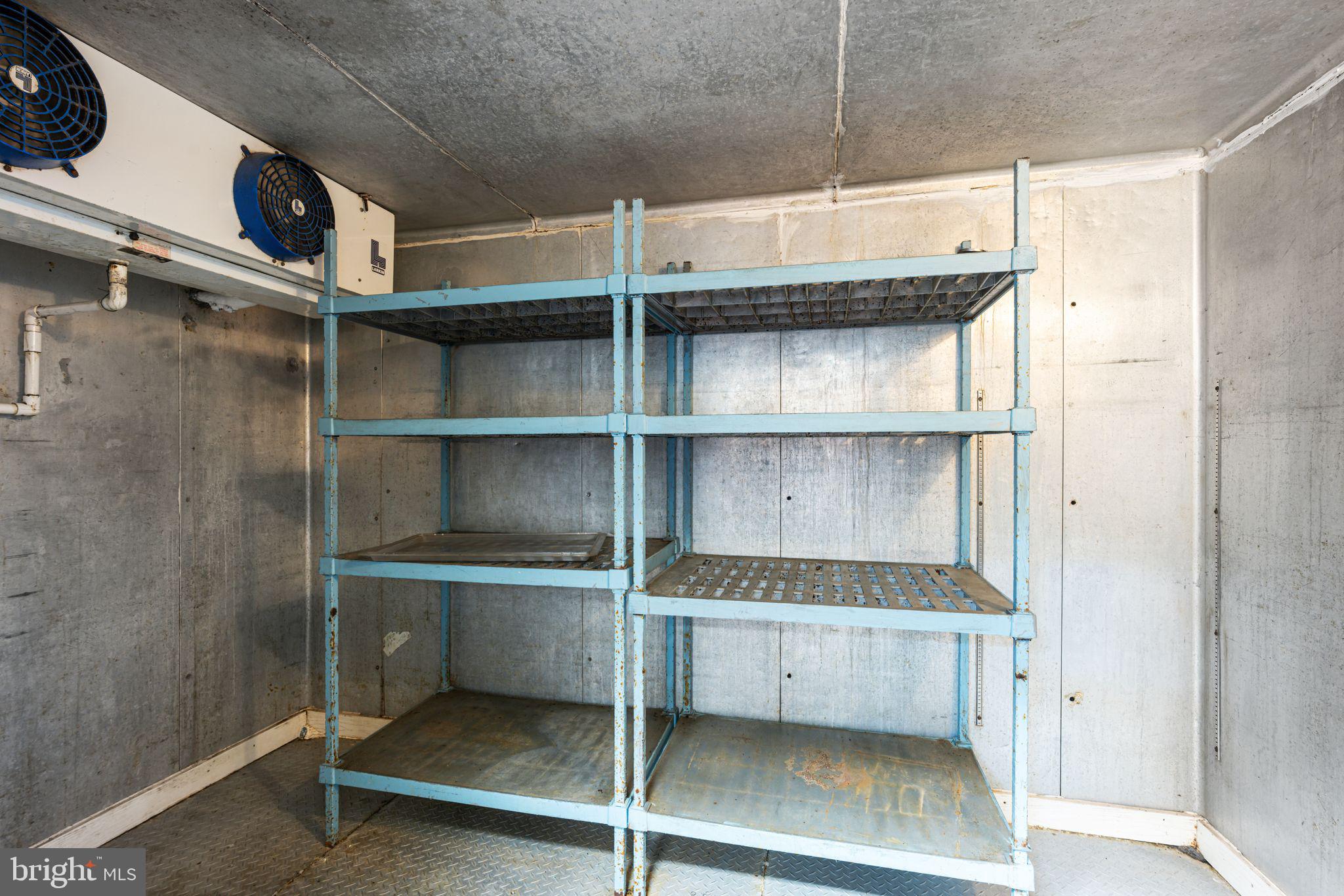 6452 LANSDOWNE AVENUE