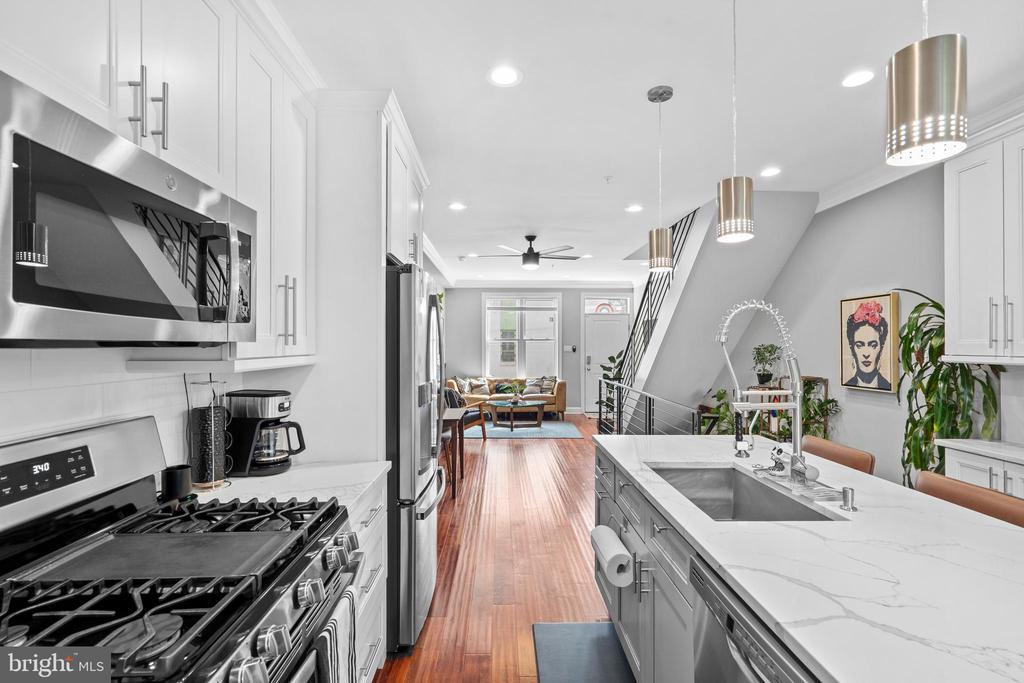 607 MERCY STREET