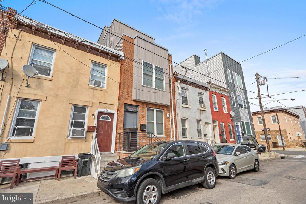 607 MERCY STREET