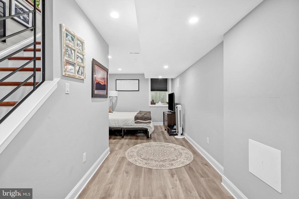 607 MERCY STREET