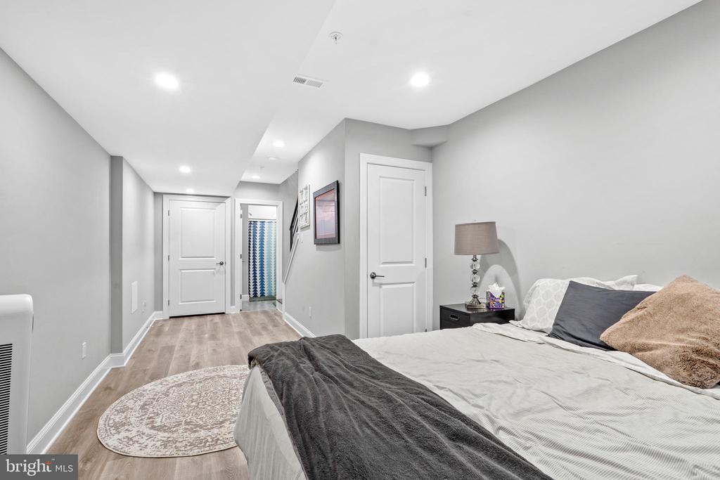 607 MERCY STREET