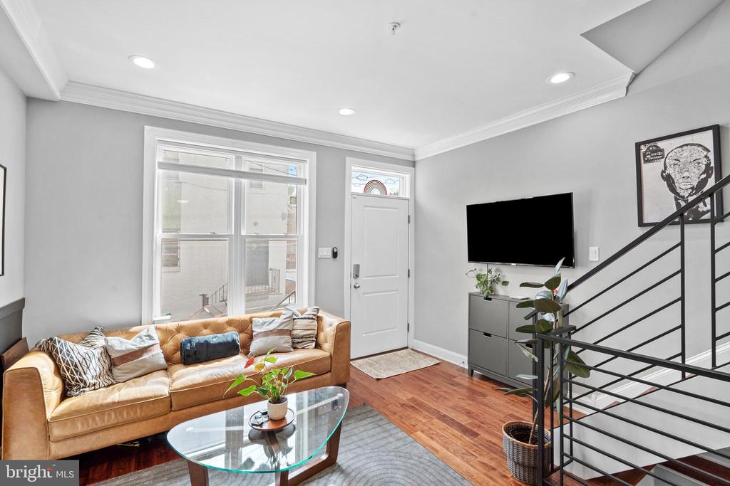 607 MERCY STREET