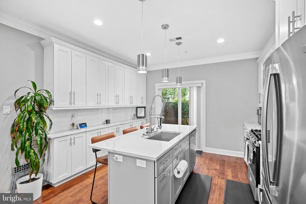 607 MERCY STREET