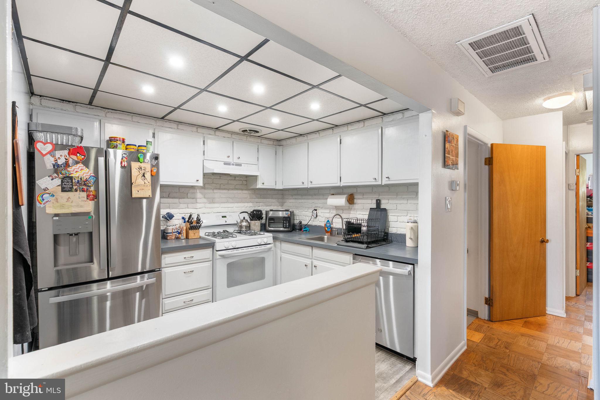 7352 MEADOWLARK PLACE