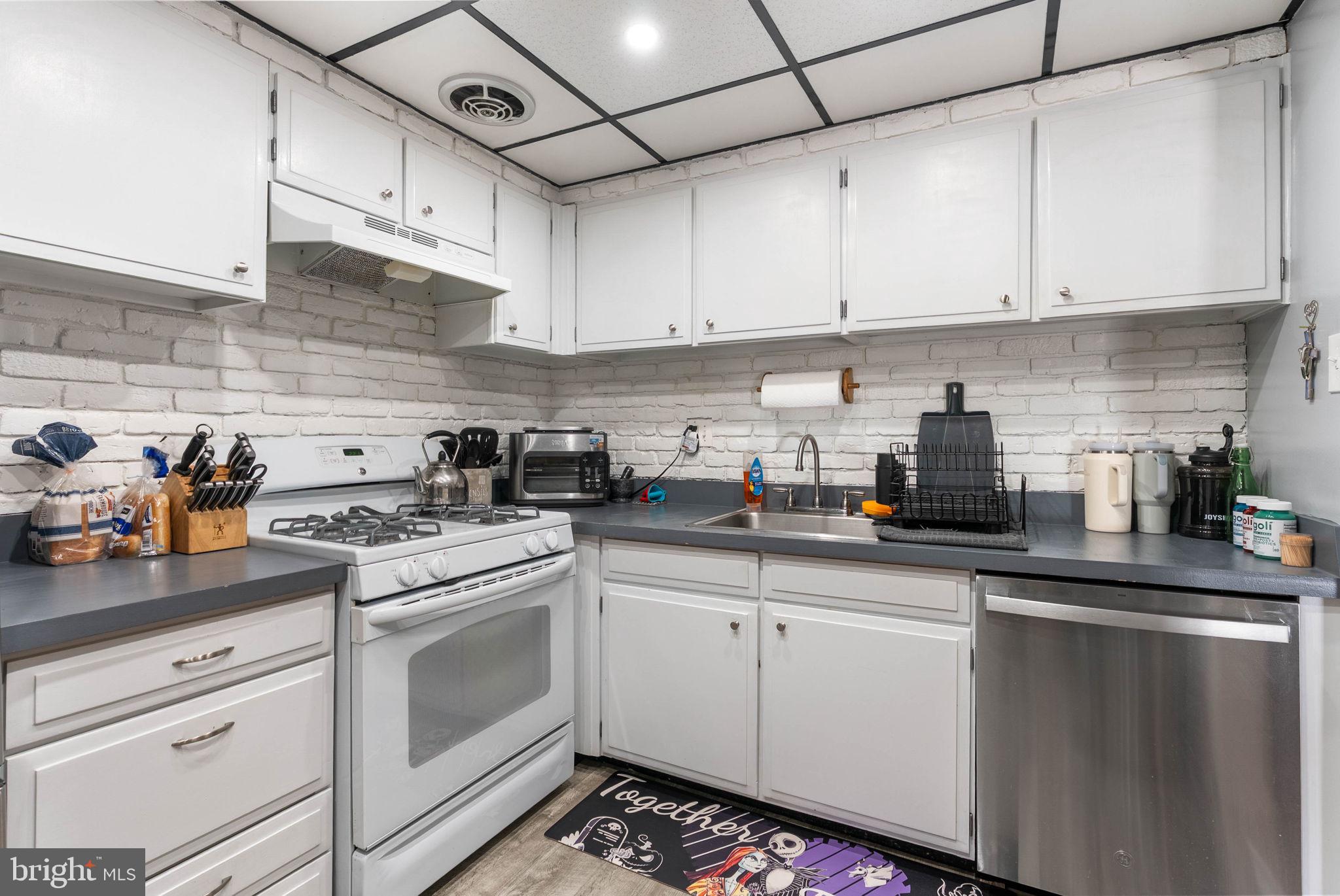 7352 MEADOWLARK PLACE