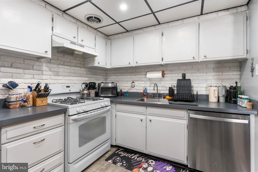 7352 MEADOWLARK PLACE