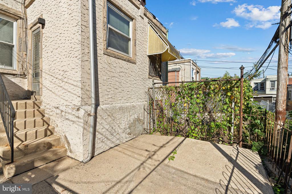 170 W THELMA STREET