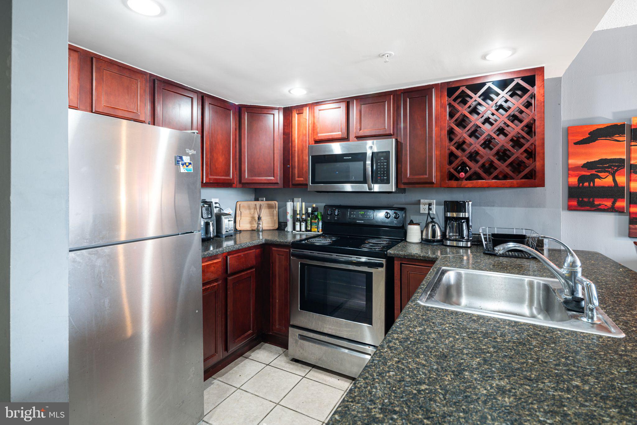 2001 HAMILTON STREET 1121