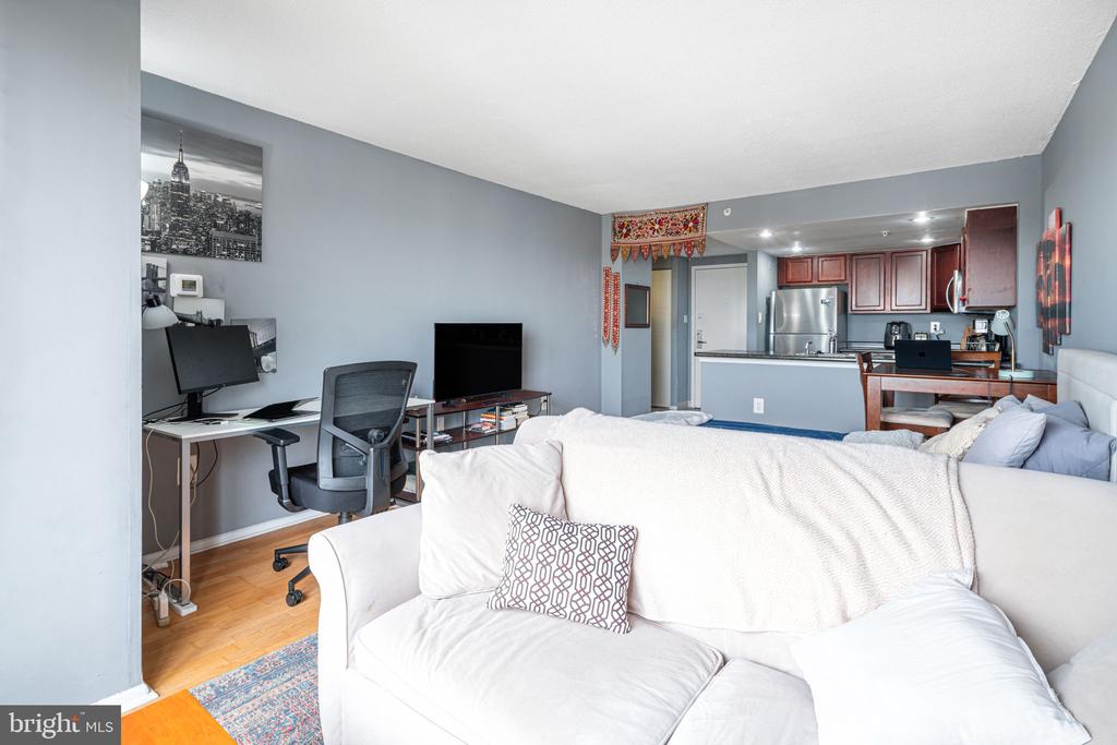 2001 HAMILTON STREET 1121