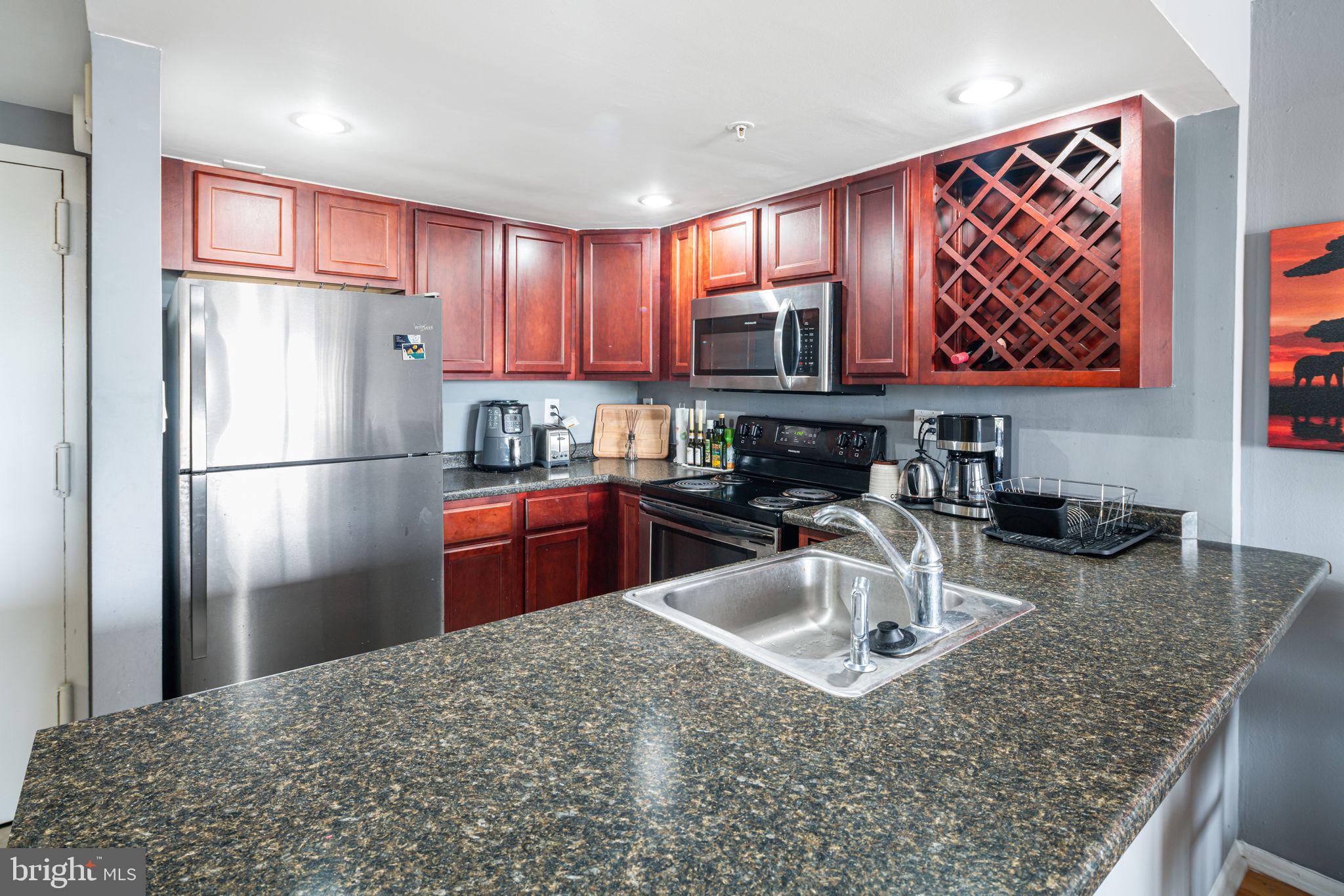 2001 HAMILTON STREET 1121