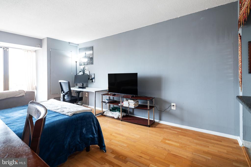 2001 HAMILTON STREET 1121