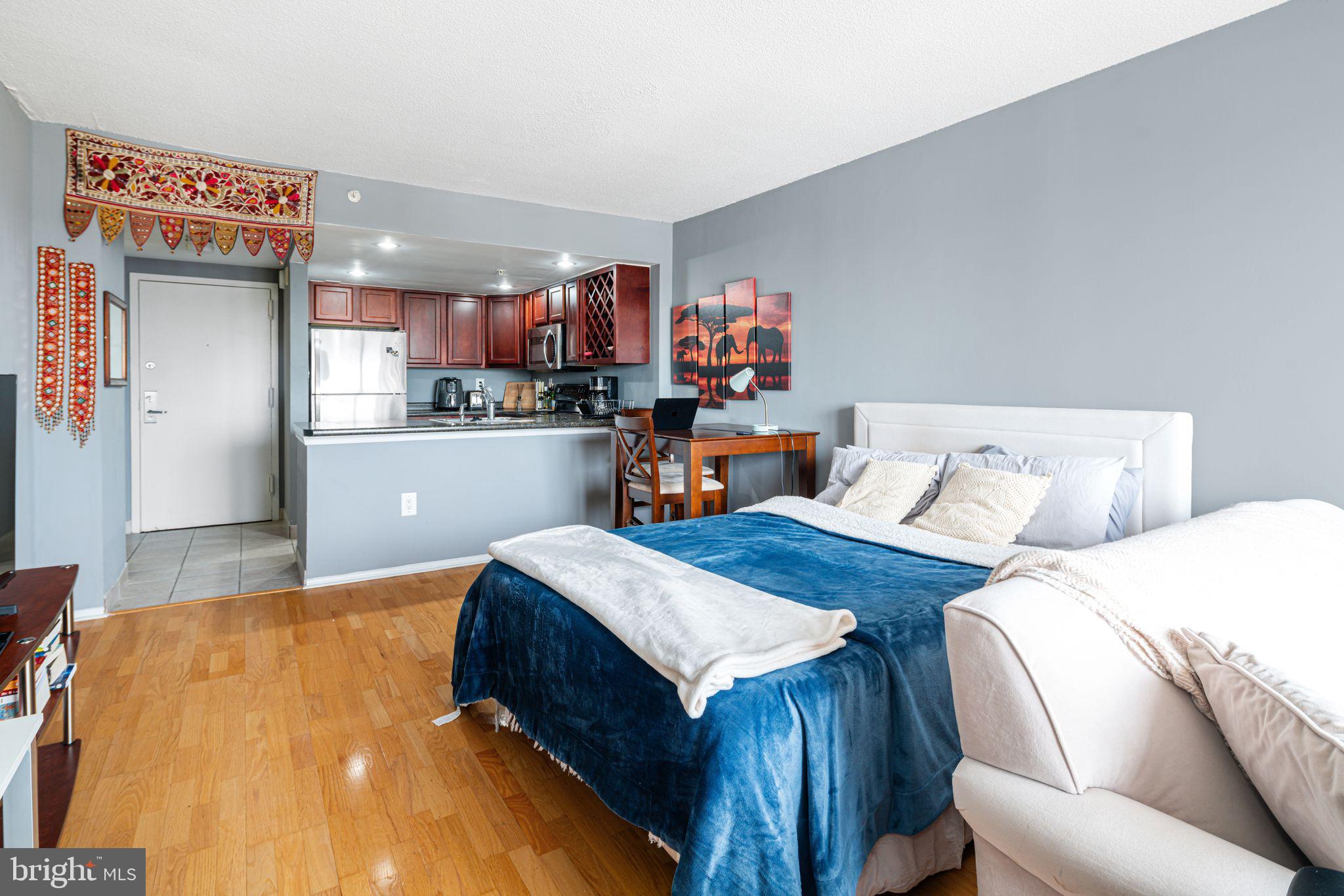 2001 HAMILTON STREET 1121