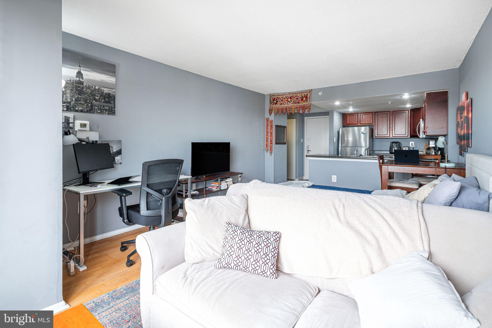 2001 HAMILTON STREET 1121