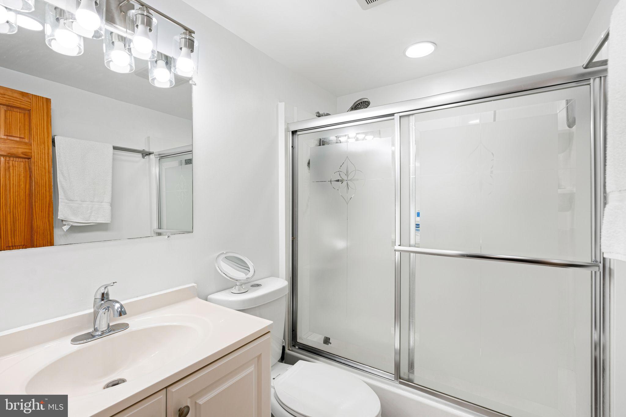 2101-17 CHESTNUT STREET 1011