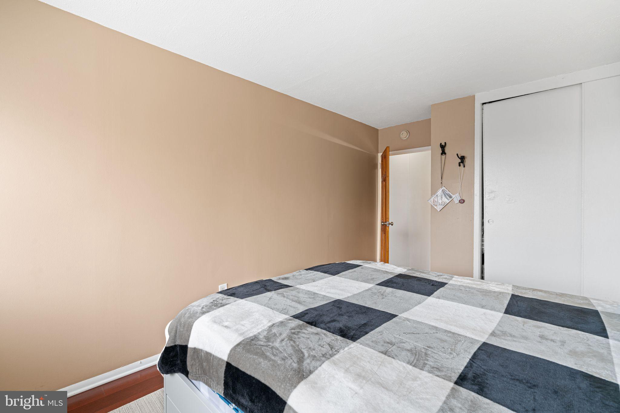 2101-17 CHESTNUT STREET 1011