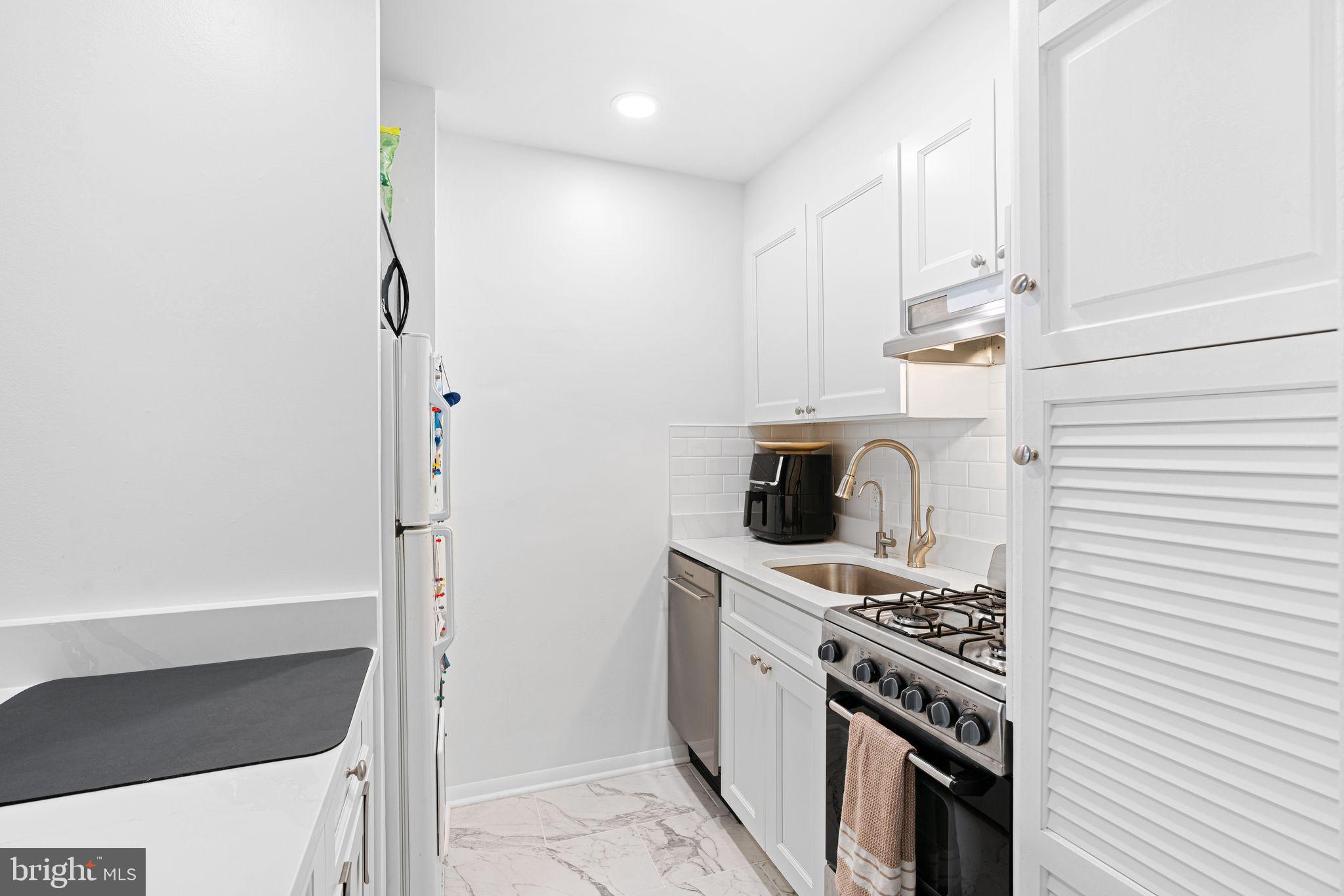 2101-17 CHESTNUT STREET 1011