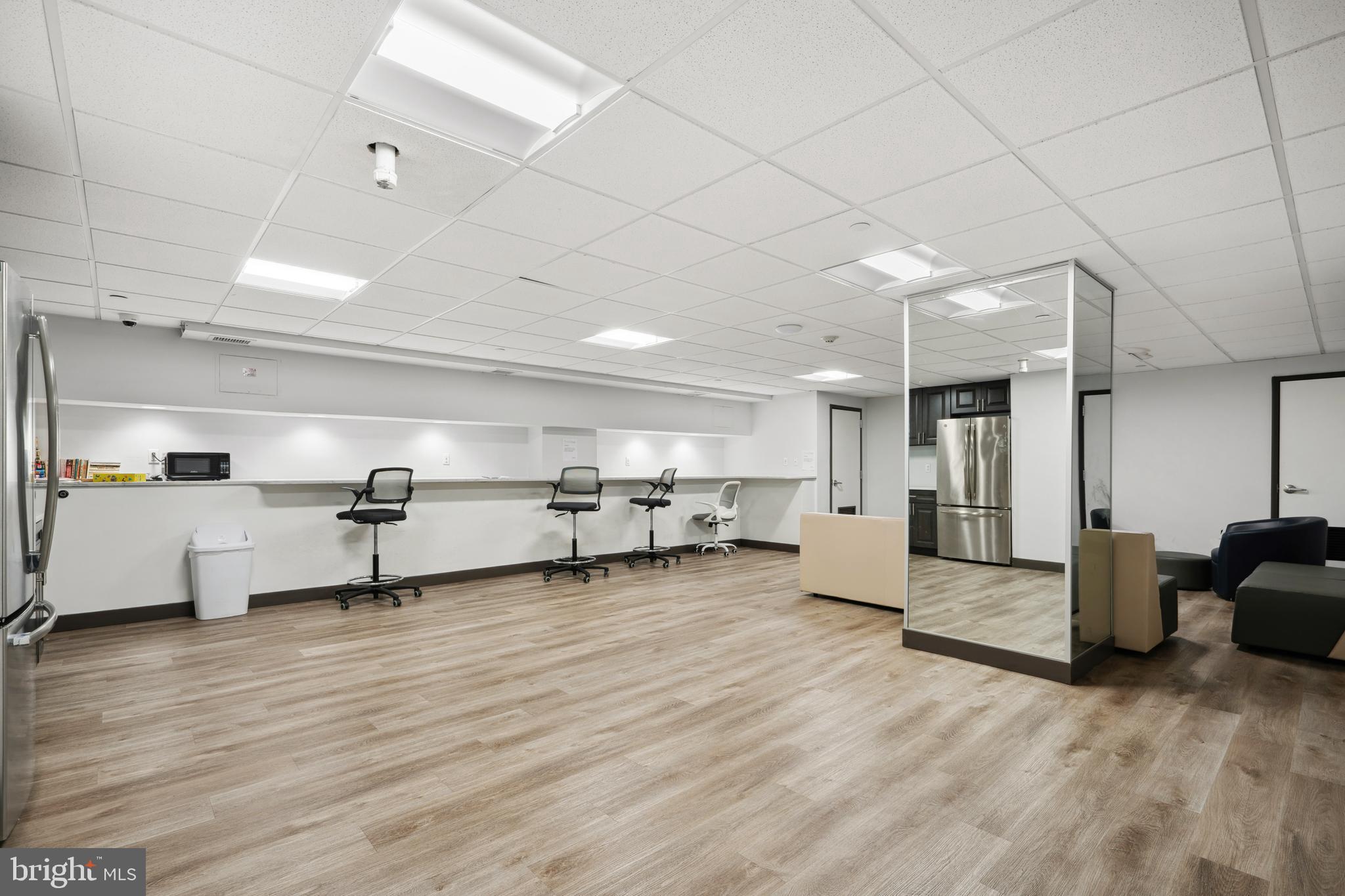 2101-17 CHESTNUT STREET 1011