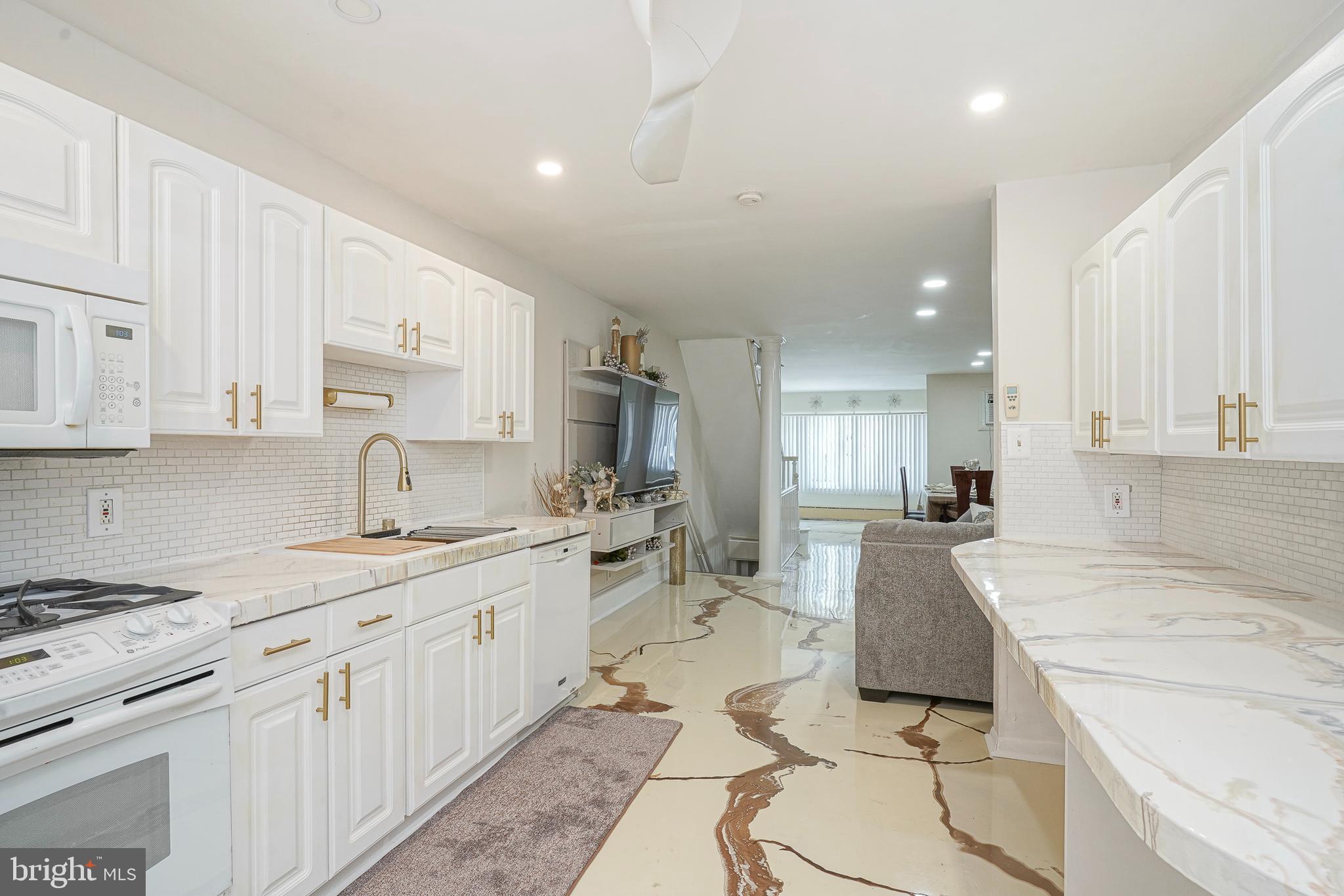 2828 S BEULAH STREET